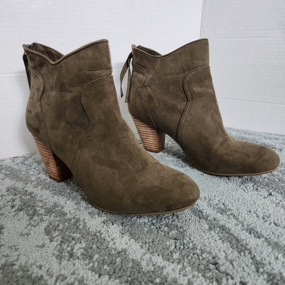 REPORT MARTIN Faux Suede Back Zip Brown Taupe Ankle Booties Size 9 - Picture 4 of 9
